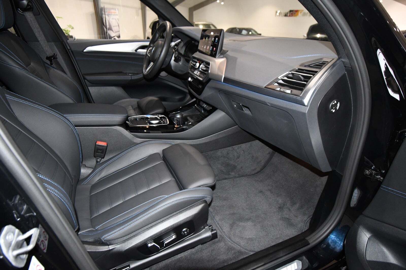 undefined BMW iX3 fra 2025