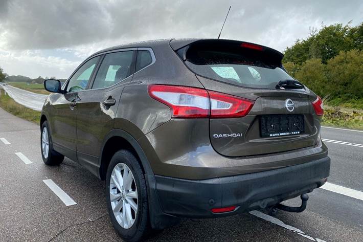 Brun Nissan Qashqai fra 2017
