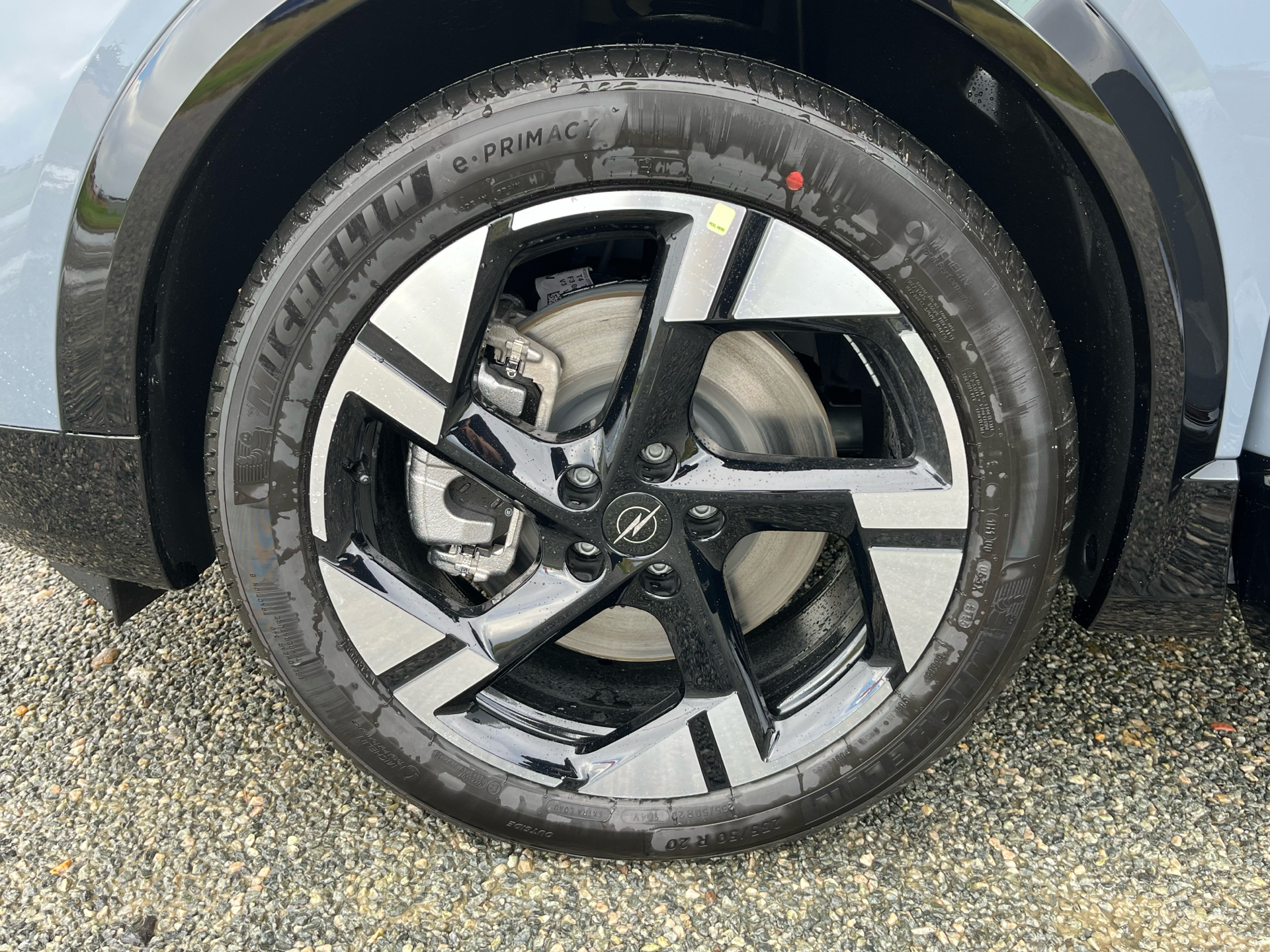 Grå Opel Grandland fra 2025