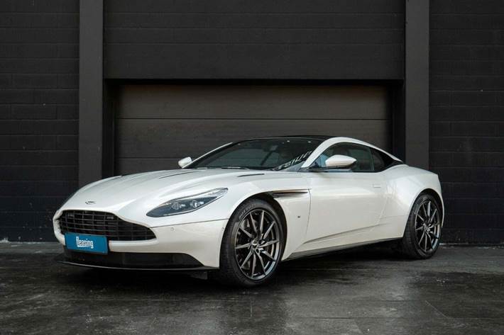 Hvid Aston Martin DB11 fra 2016