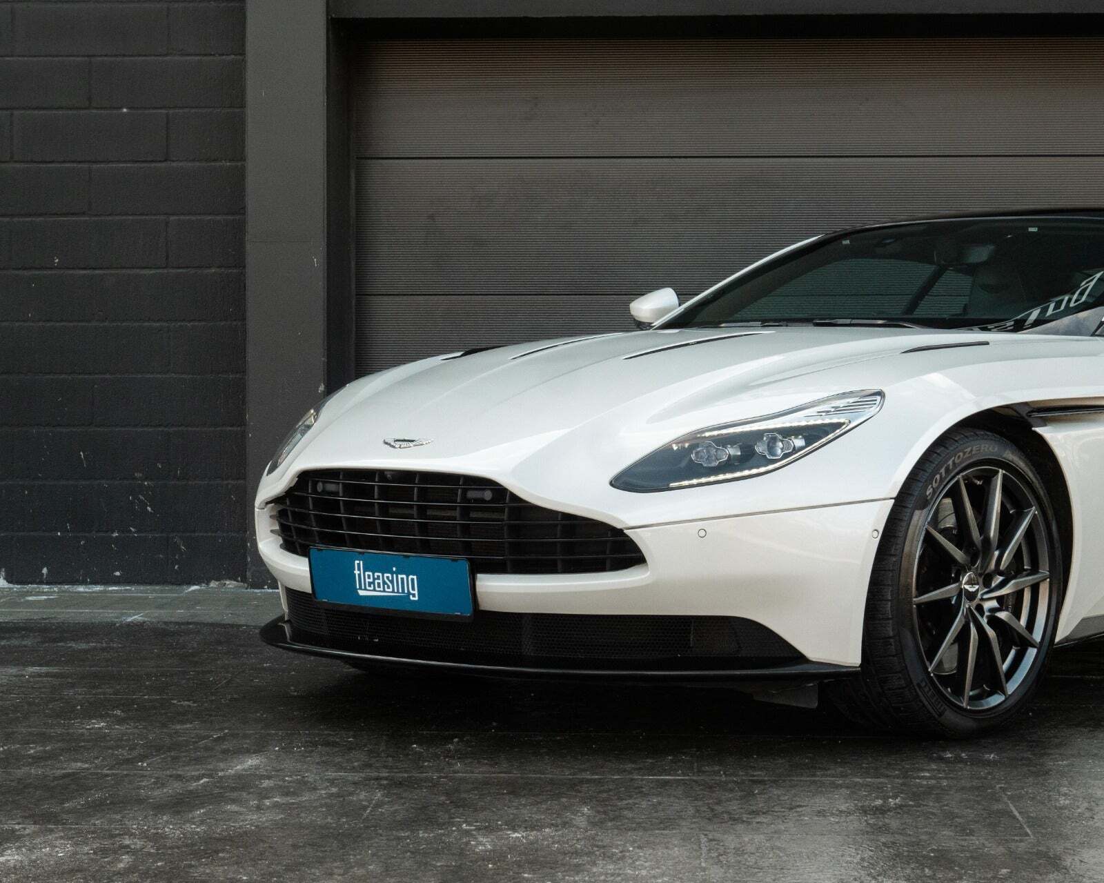 Aston Martin DB11 5,2 V12 Coupé aut.