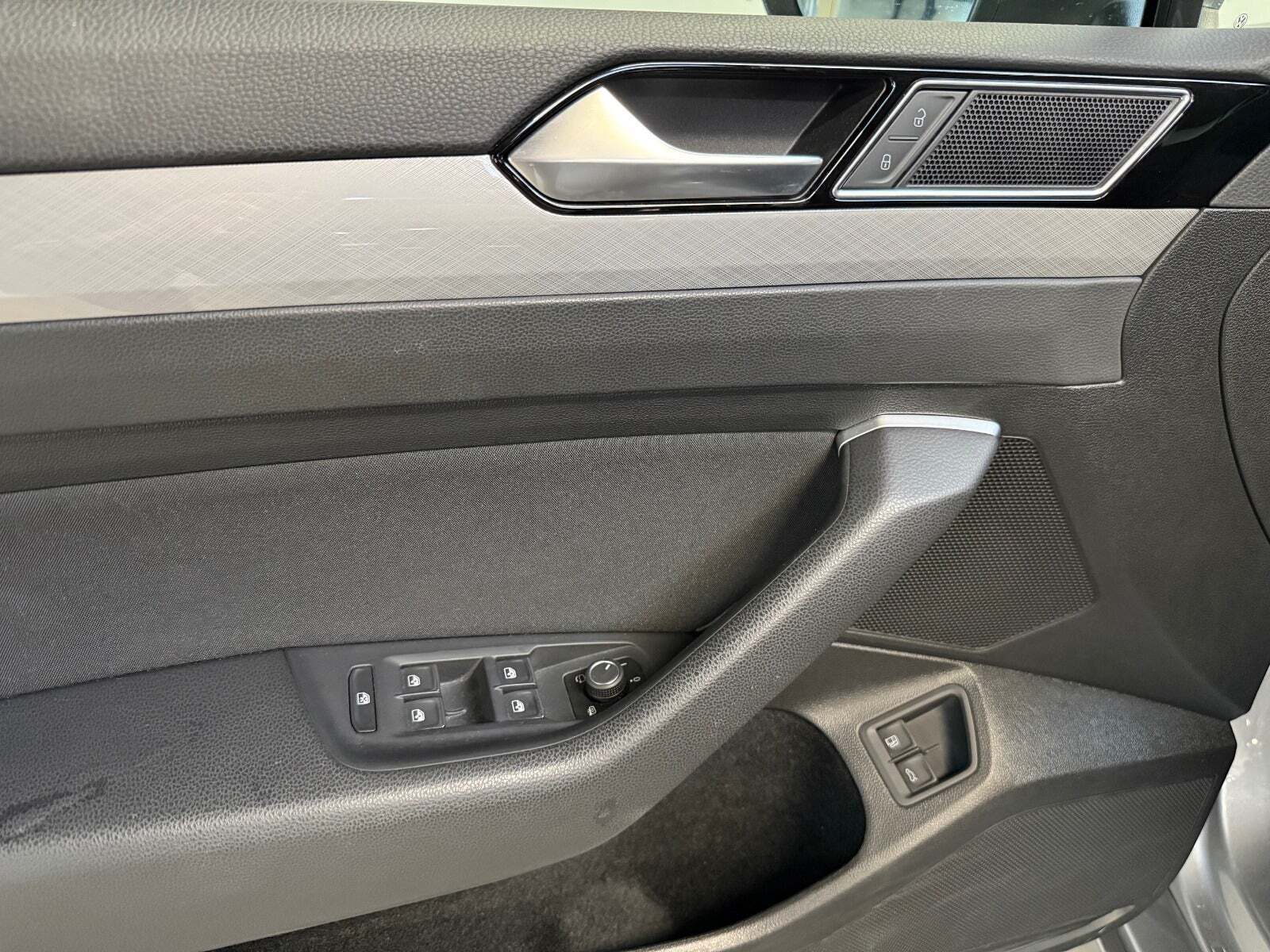 Sølv VW Passat fra 2020