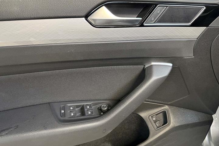Sølv VW Passat fra 2020