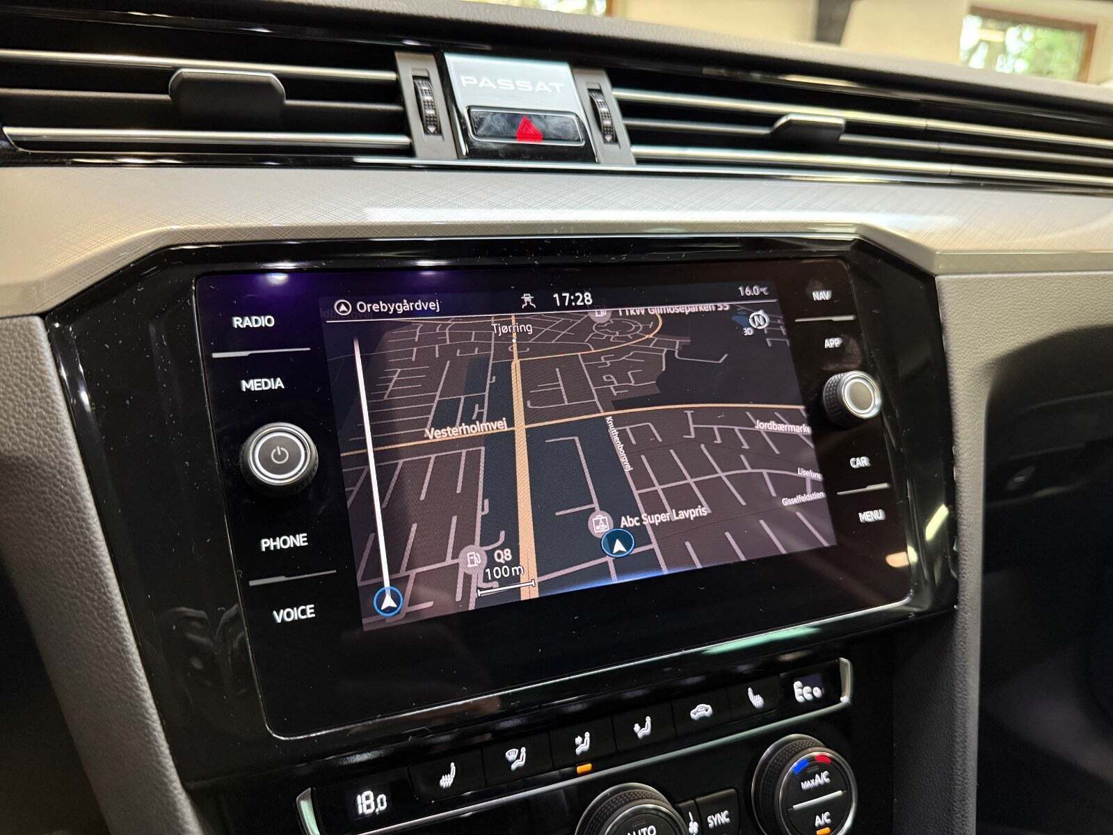 Sølv VW Passat fra 2020