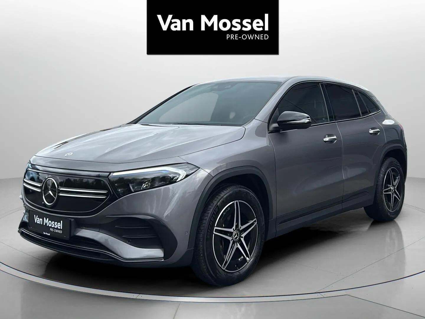Grå Mercedes EQA250+ fra 2023 set udefra
