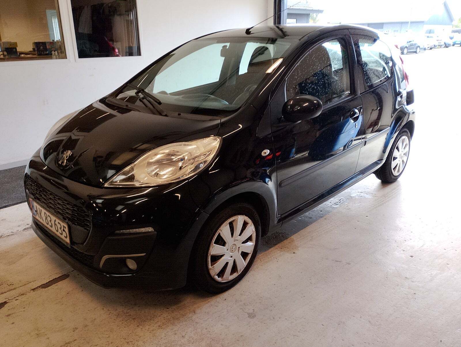 Sort Peugeot 107 fra 2014