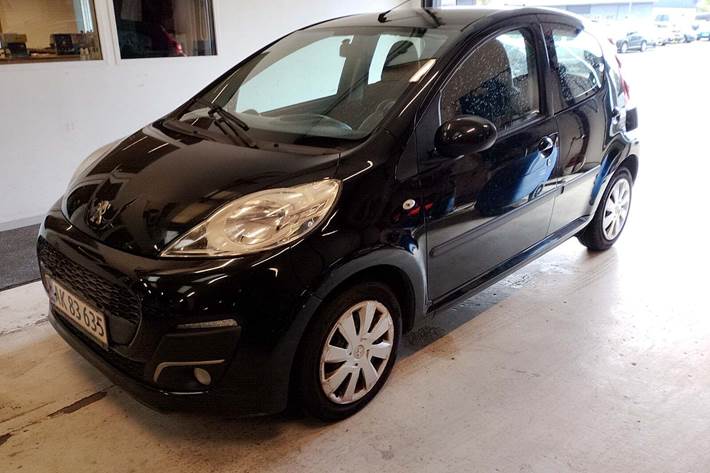 Sort Peugeot 107 fra 2014