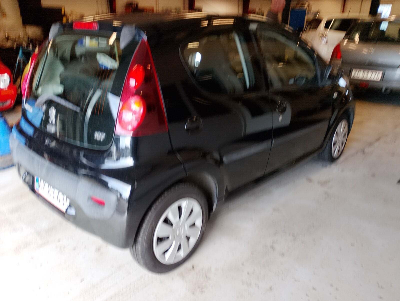 Sort Peugeot 107 fra 2014