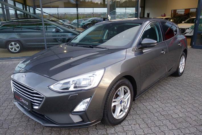 Grå Ford Focus fra 2019 set udefra