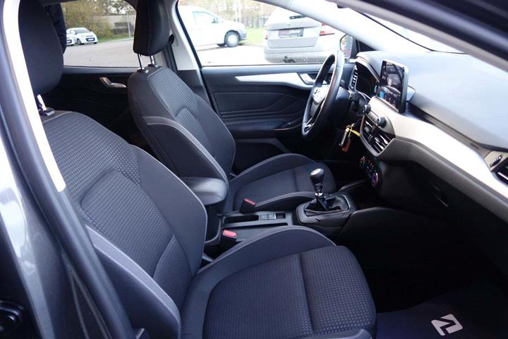 Grå Ford Focus fra 2019