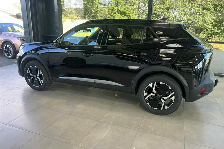 Sort Peugeot 2008 fra 2024