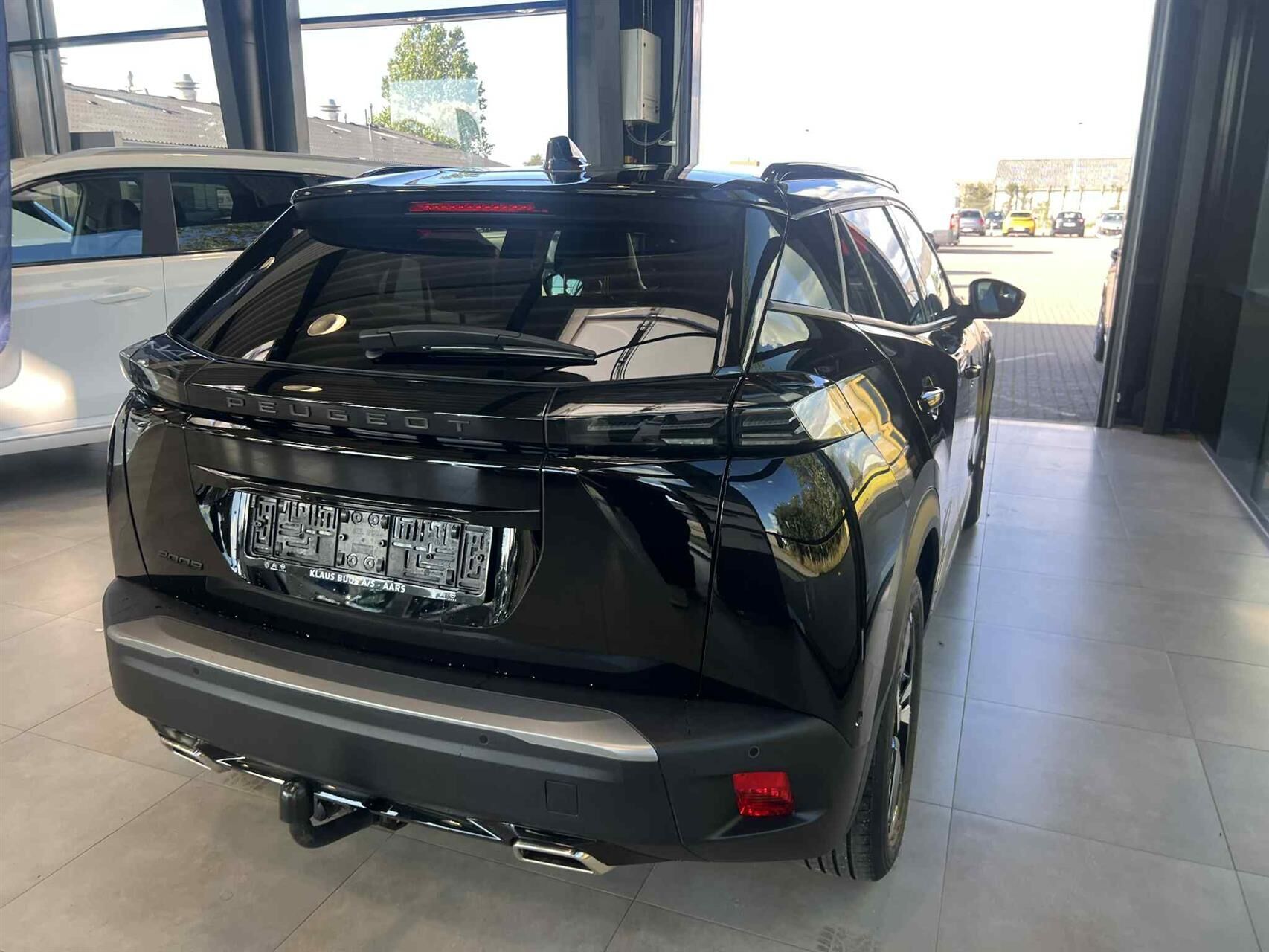 Sort Peugeot 2008 fra 2024