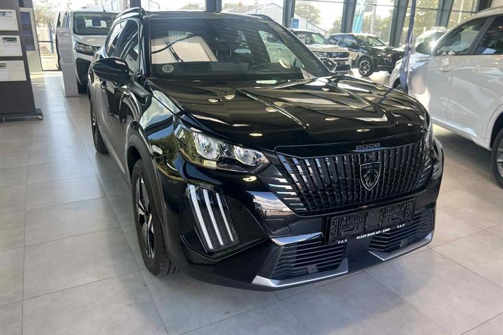 Sort Peugeot 2008 fra 2024
