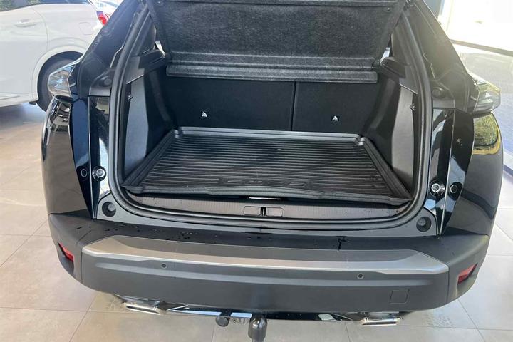 Sort Peugeot 2008 fra 2024