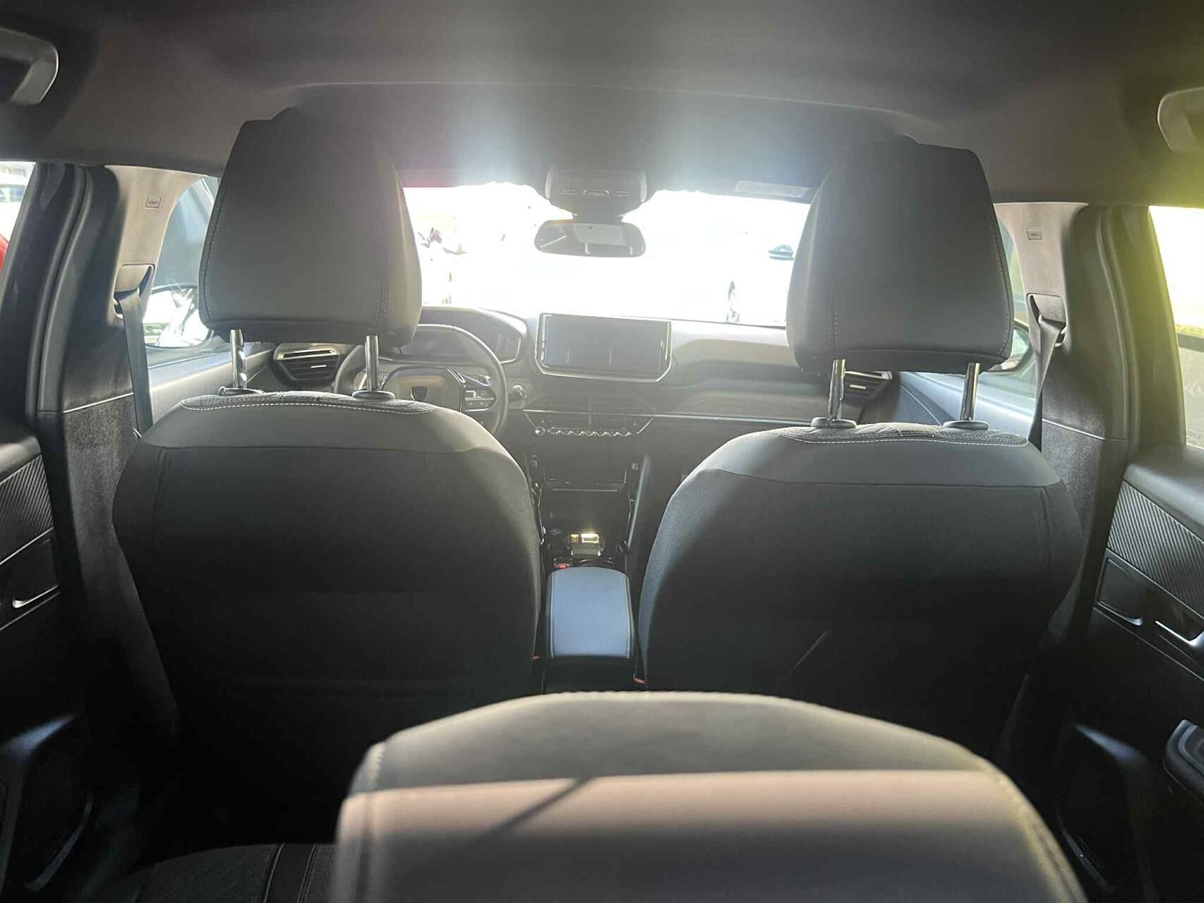 Sort Peugeot 2008 fra 2024
