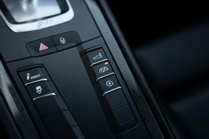 Gul Porsche 911 Carrera S fra 2016