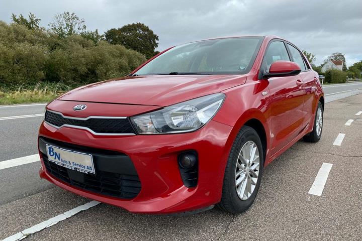 Rød Kia Rio fra 2018 set udefra