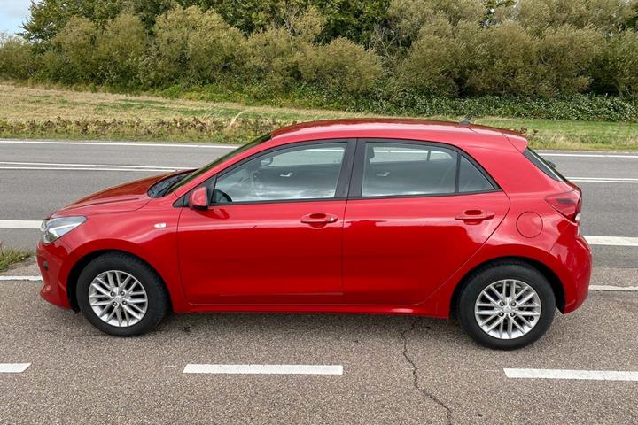 Rød Kia Rio fra 2018
