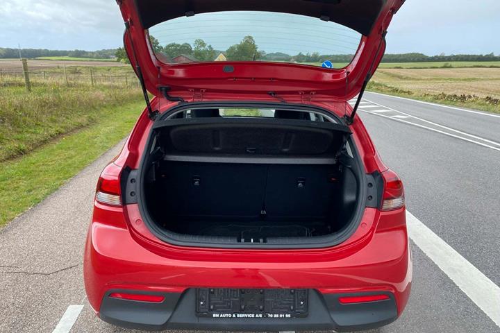 Rød Kia Rio fra 2018