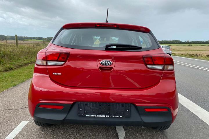 Rød Kia Rio fra 2018