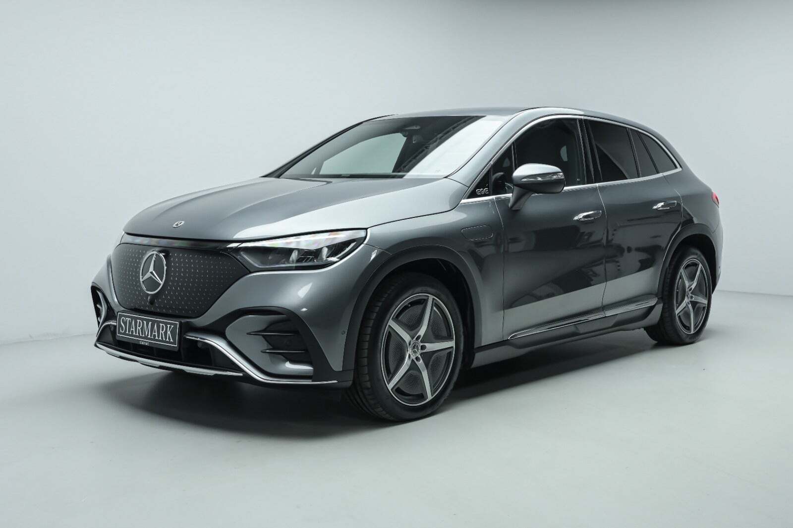 Grå Mercedes EQE350 SUV fra 2024