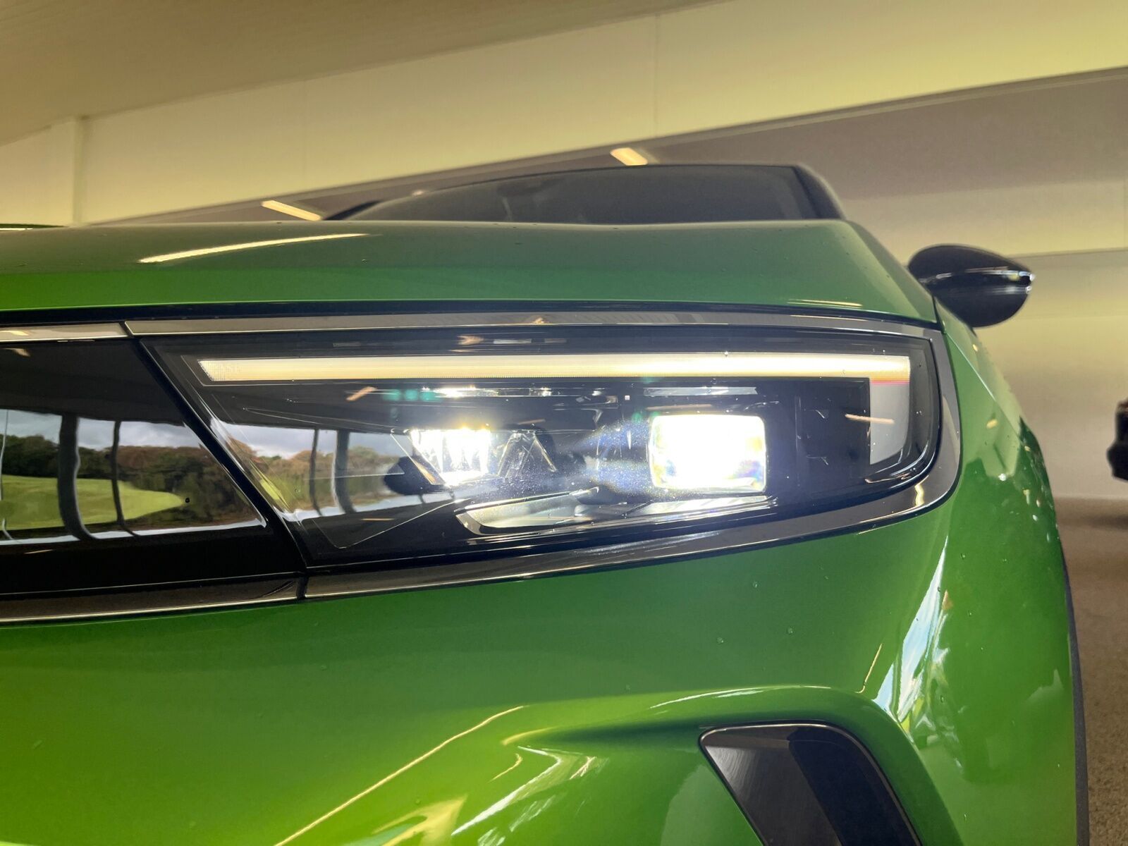 Grøn Opel Mokka-e fra 2023