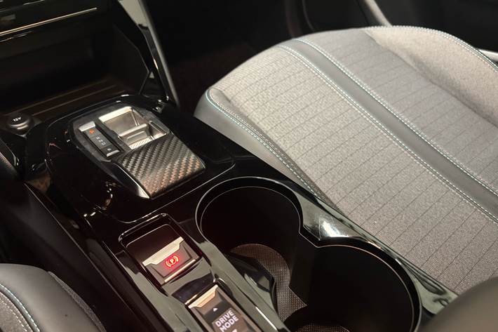 Hvid Peugeot e-208 fra 2023