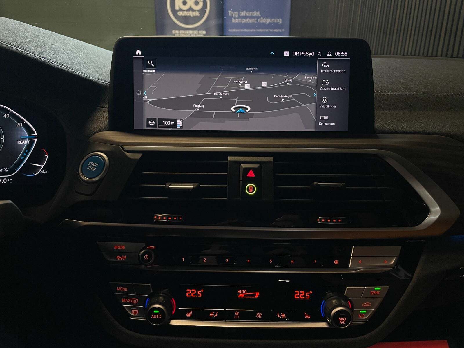 Grå BMW iX3 fra 2021