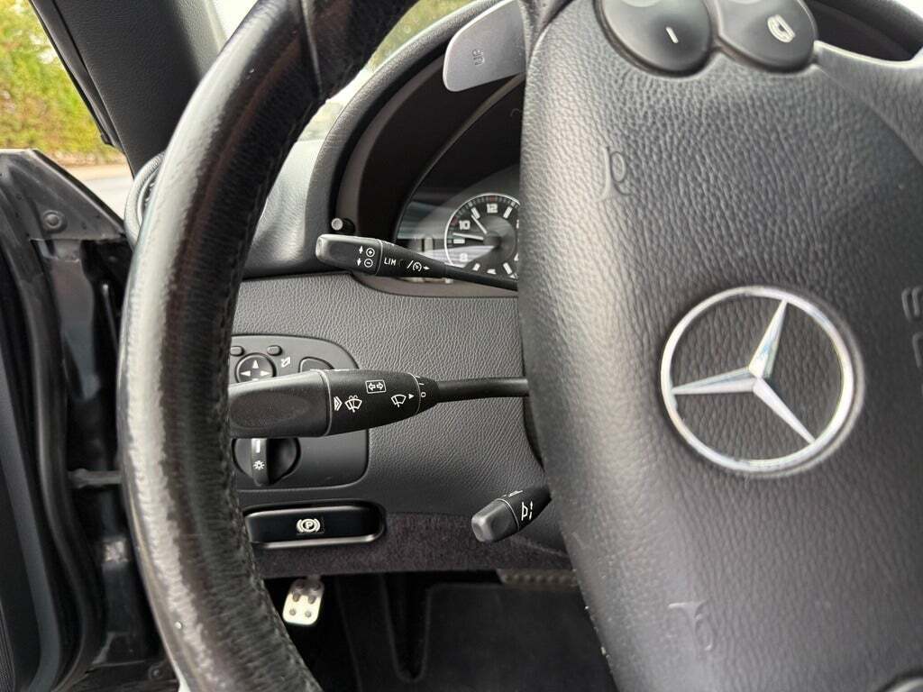 Sort Mercedes CLK63 fra 2007