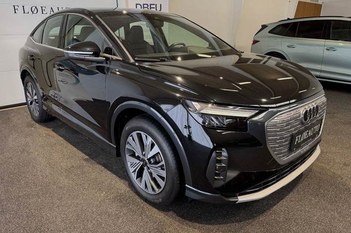 Grøn Audi Q4 e-tron fra 2024 set udefra