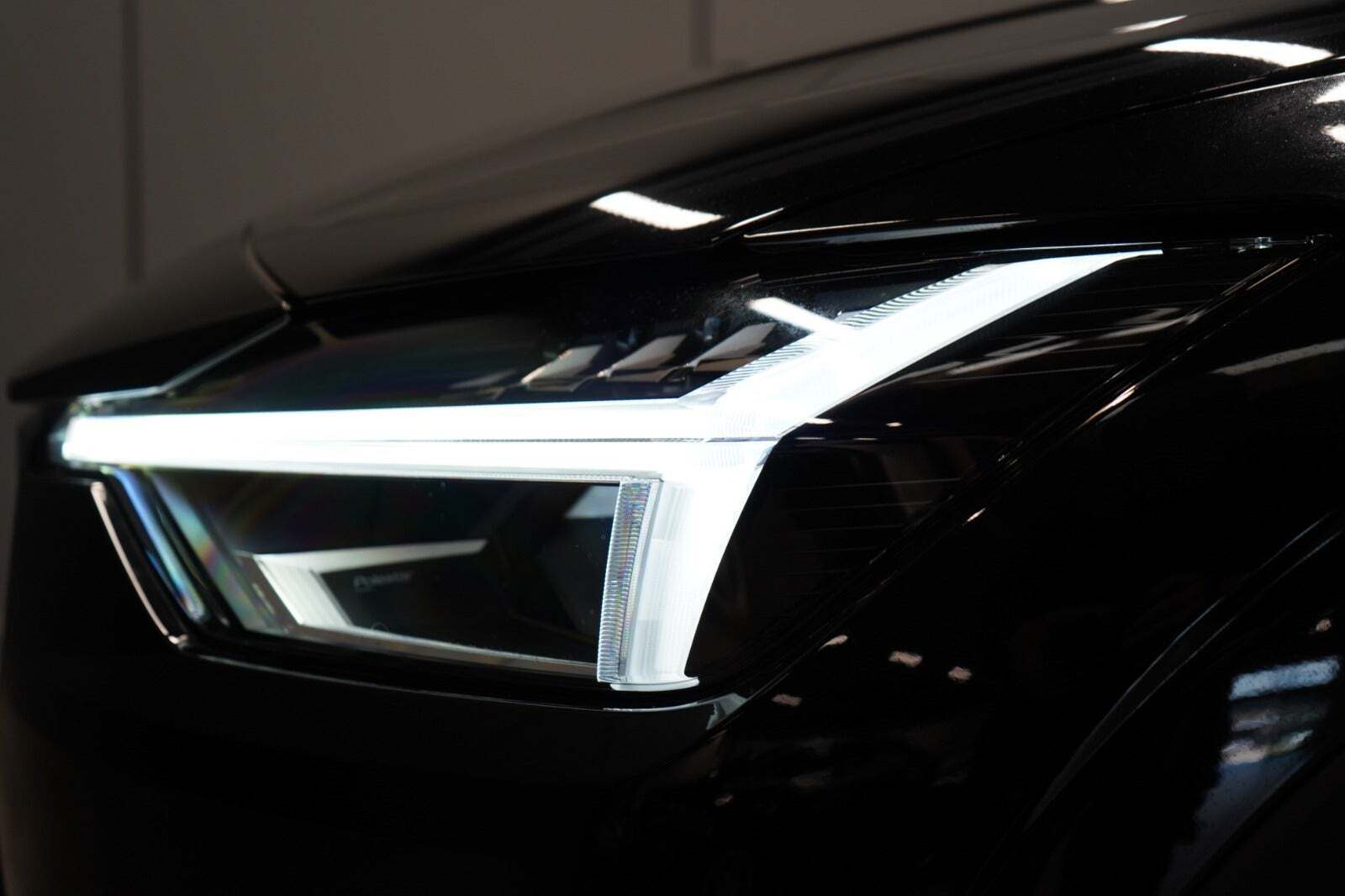 Sort Polestar 2 fra 2025