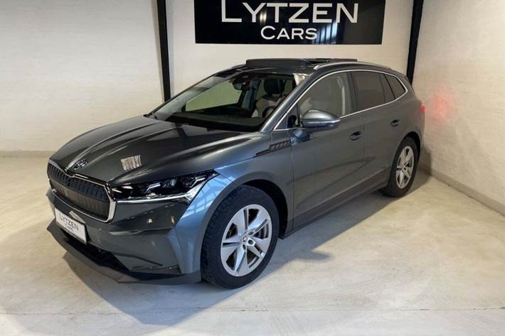 Grå Skoda Enyaq fra 2022 set udefra