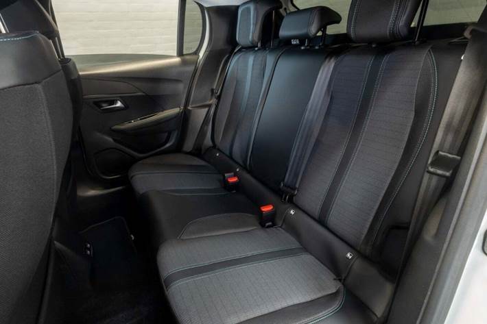 Hvid Peugeot 208 fra 2023