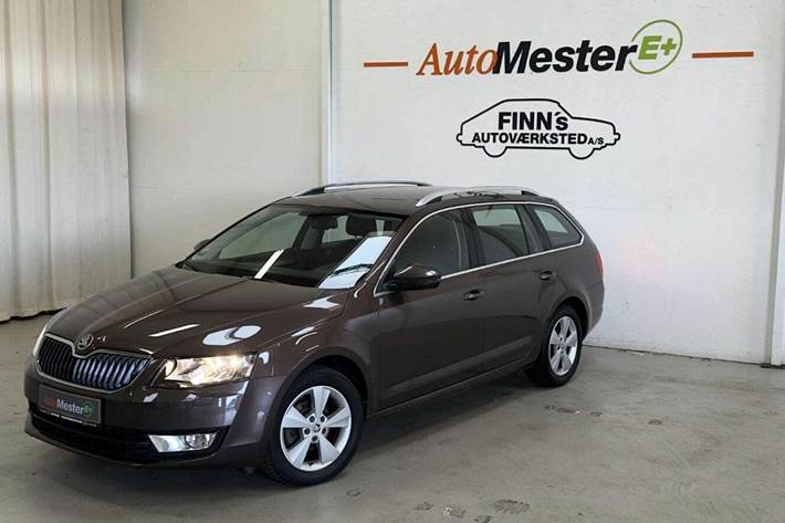 Brun Skoda Octavia fra 2016 set udefra