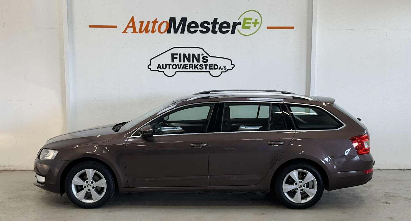 Brun Skoda Octavia fra 2016