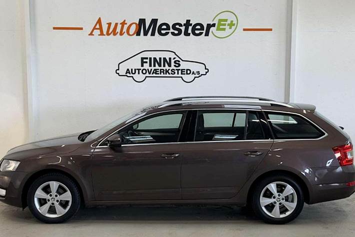 Brun Skoda Octavia fra 2016