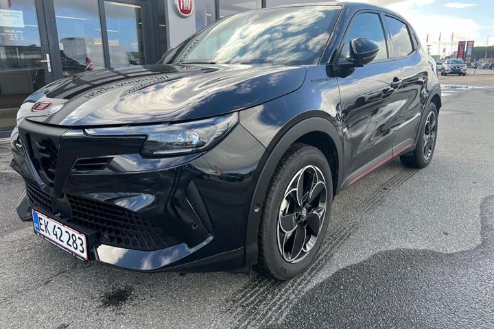 Sort Alfa Romeo Junior fra 2025