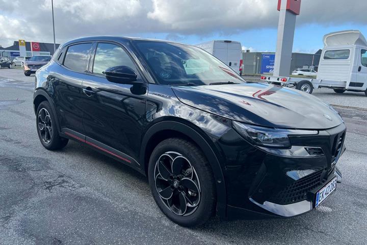 Sort Alfa Romeo Junior fra 2025