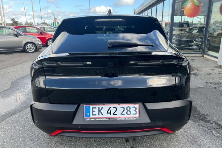 Sort Alfa Romeo Junior fra 2025 set udefra
