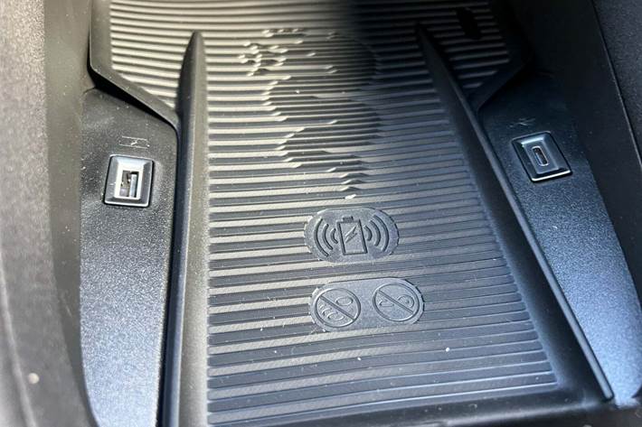 Sort Alfa Romeo Junior fra 2025