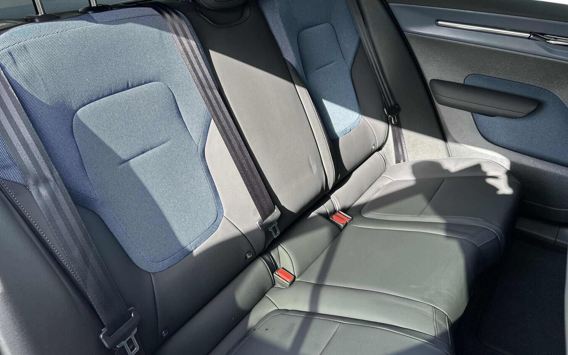 Grå Volvo EX30 fra 2024