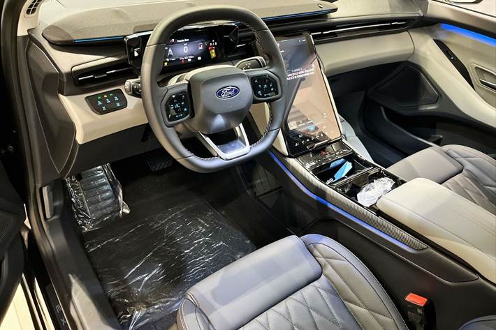 Sort Ford Explorer fra 2025