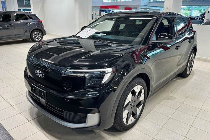 Sort Ford Explorer fra 2025 set udefra