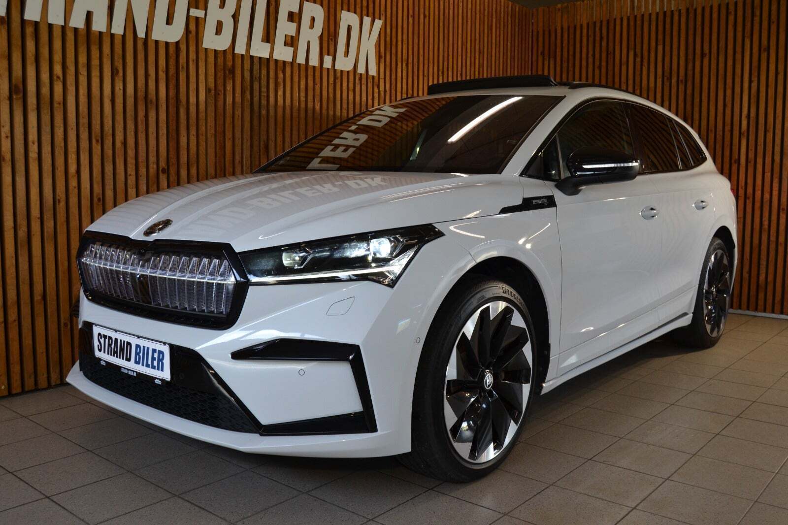 Hvid Skoda Enyaq fra 2022