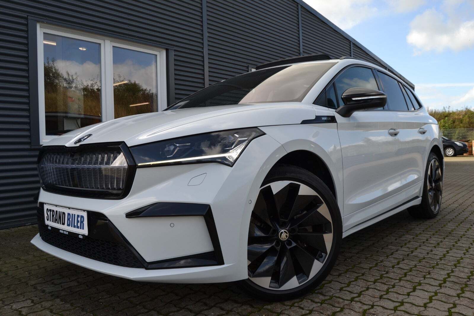 Hvid Skoda Enyaq fra 2022