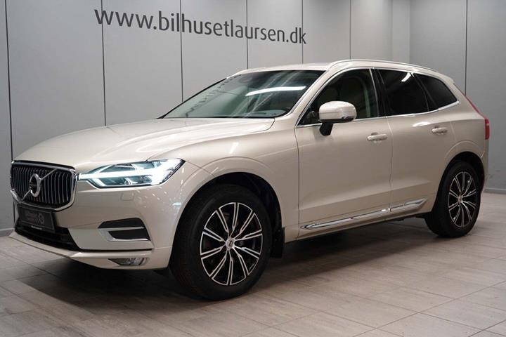 Beige Volvo XC60 fra 2020 set udefra