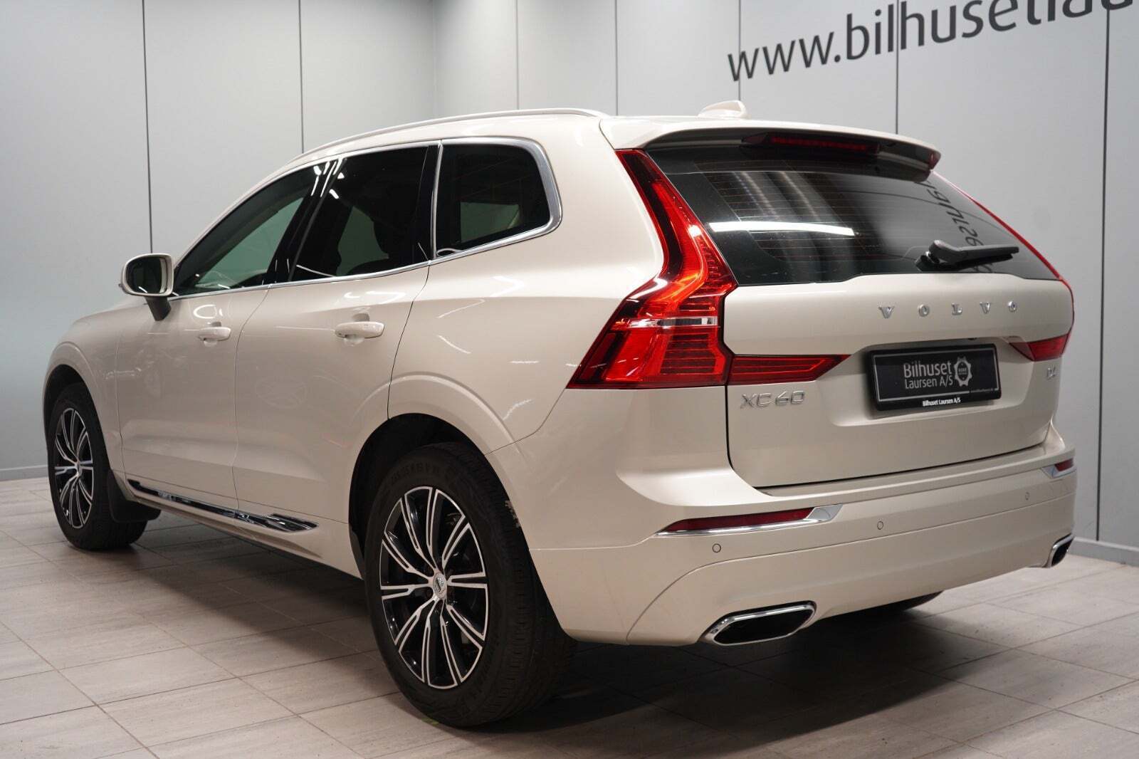Beige Volvo XC60 fra 2020