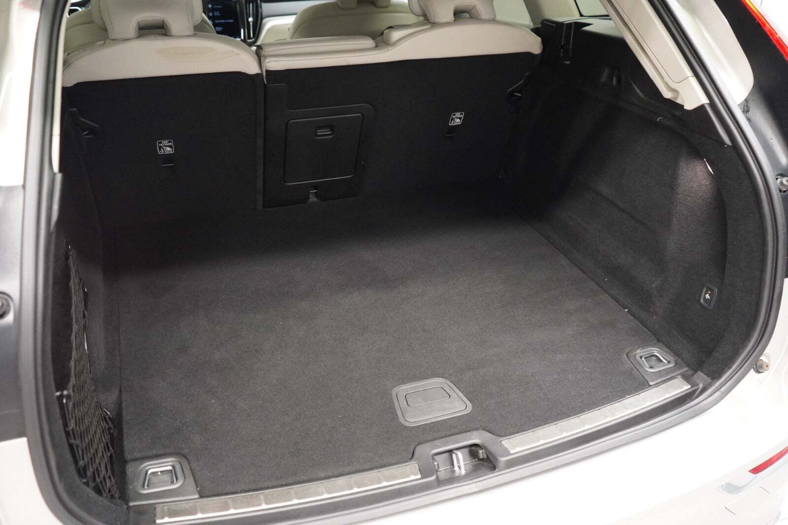 Beige Volvo XC60 fra 2020