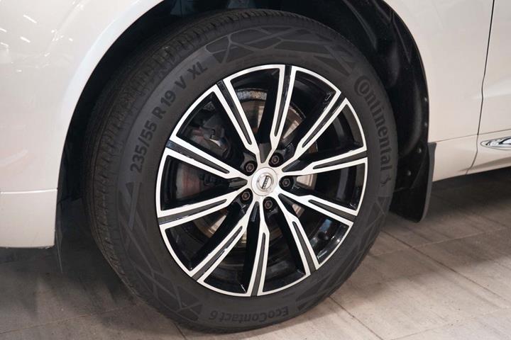 Beige Volvo XC60 fra 2020