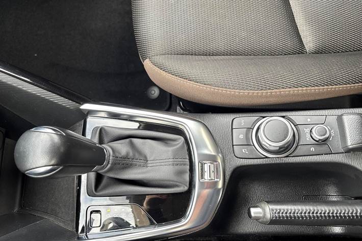 Blå Mazda 2 fra 2023